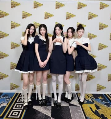 ILLIT「発表！今年イチバン聴いた歌」でスペシャルメドレー披露！可愛らしいステージに大反響