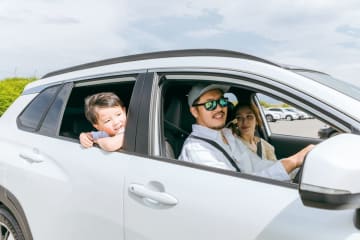 【比較】家族4人での「東京-大阪」帰省に“往復9万円”かかり苦しい！ 新幹線より「飛行機・自動車」のほうが安いでしょうか？ 移動時間もあわせて検証