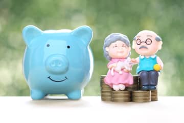 退職金1800万円が振り込まれ、子どもに「夫婦で日本一周すれば？」と言われています。老後資金として1500万円残せばいいでしょうか？