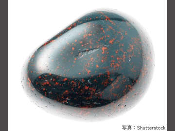 戦場で薬になった？ 2021年に誕生石の仲間入りした宝石「ブラッドストーン」