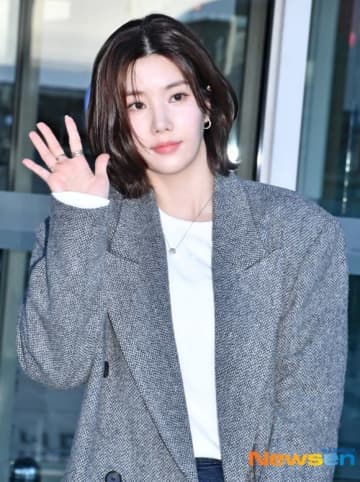 【PHOTO】IZ*ONE出身クォン・ウンビ、海外スケジュールのため出国