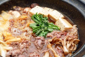 人形町今半が教える「すき焼きの牛肉」が劇的に柔らかくなるワザ　焼く前に“コレ”する
