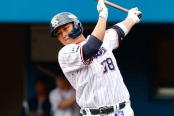 戦力外から2か月…燕30歳の決断に「寂しいです」　エール殺到「素敵な奥様とともに」