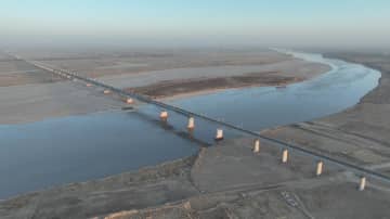 包銀高速鉄道の重要プロジェクト磴口黄河特大橋　中国内モンゴル自治区