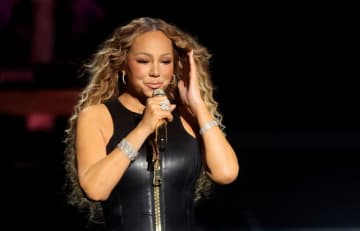 マライア・キャリーの「恋人たちのクリスマス」を盗用と訴えた米カントリー歌手の訴訟棄却