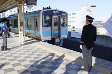 JR八戸線、全線で運転再開　地震で損傷の高架橋修復