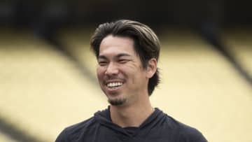 “マエケン画伯”イラストがお店ののれんに　6本足5本指の独創的なカニ描く「フォトスポット。笑」