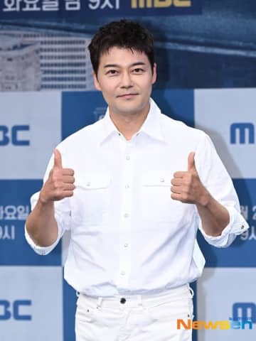 チョン・ヒョンム「2025 MBC放送芸能大賞」で受賞も…「私は一人で暮らす」を巡る議論を自ら謝罪