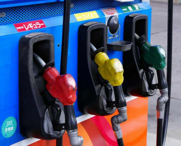 ガソリンの暫定税率廃止へ　導入半世紀、重負担に不満