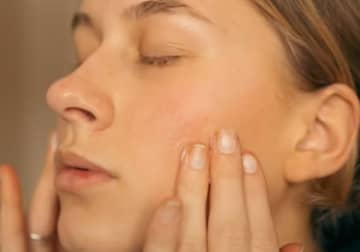 その違いは？ 「顔に塗った方がいい」ワセリンと「塗らない方がいい」ワセリン