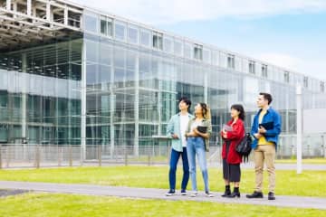 娘が「専門職大学」を志望しています。第3志望の文系私大より学費が30万円ほど高いのですが、一般的な大学と何が違うのですか？