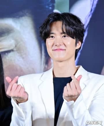 コンミョン、突発性難聴で入院・撮影中断か…報道に事務所がコメント「今週中に復帰予定」