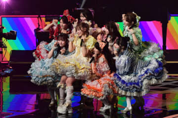 【レコ大】CUTIE STREET古澤里紗は骨折で着席パフォーマンス　安住アナ「頑張り屋さんだね」