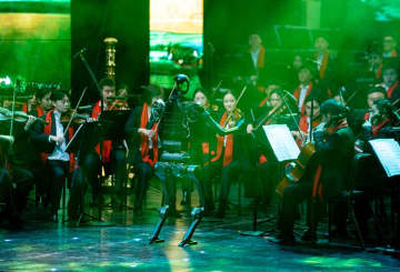 AIロボットが「音楽指揮者」に変身、2026江西新年コンサートに登場―中国