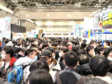 50年目の「コミケ」初日終了、来場者は15万人　前回比＋3万人と増加