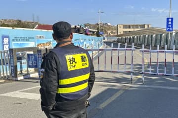 響くごう音、台湾対岸の街騒然　中国軍ロケット弾が次々飛翔