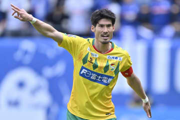 【｢サッカー批評｣選出！J2ベスト11】セーブ率トップの守護神、17年ぶりJ1復帰の立役者は決まり！高い得点力を発揮したボランチも文句なし！【GK＆DF＆MF編】