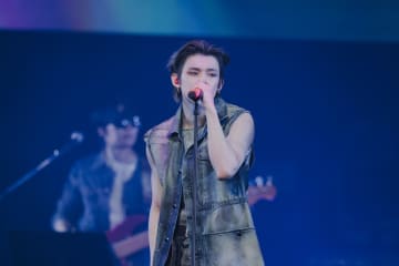 TOMORROW X TOGETHER CDJでHYDE提供楽曲『SSS』を初披露&サプライズ発表にファン歓喜【COUNTDOWN JAPAN 25/26】