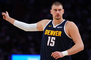 ナゲッツファン安堵…左ヒザ負傷のヨキッチは“最悪の事態”を免れ最低４週間の離脱。しかし先発４人を欠く危機的状況に＜DUNKSHOOT＞