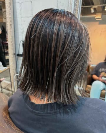 面倒な白髪染め → 卒業ーーッ♡【40・50代】楽ちんなのにキマる！「ハイライトボブ」