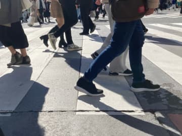 「ボストンバッグで頭を殴られた」卑劣なぶつかりおじさんの実態　小柄な女性を狙い撃ち、被害者の回想