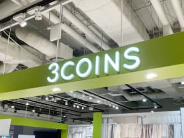 3COINSさん、天才ですか？『コスメ解決ポーチ』がもはや持ち歩けるドレッサー！優秀すぎる♡