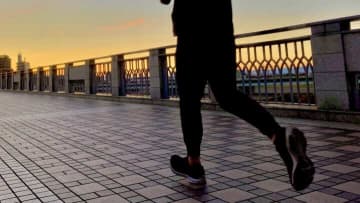 朝・昼・夜、いつ走るのが正解？毎日ジョギングの効果が変わる時間帯【医師監修】