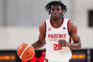 報道陣も笑顔にする陽気な留学生「周りが元気になったらアズカの勝ち」　日本から目指すNBAの道【ウインターカップ】