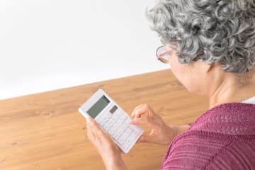 【70代】「金融資産保有額ランキング」老後資金は昨年より増えた？ それとも…「3000万円以上」ある世帯は【最新版】