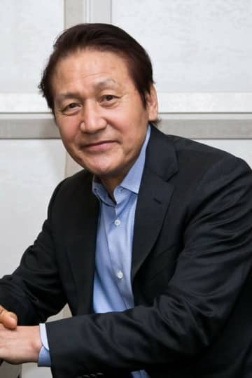 アン・ソンギ、心停止で緊急搬送　所属事務所「正確な状態を確認中」