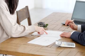 実家を相続したい弟が私に「100万円払えばいい？」というけれど…それって本当に公平？　遺産分割協議はどう進めていくべきか解説