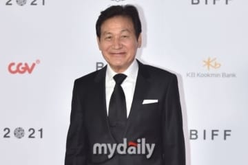 “血液がんで闘病中”アン・ソンギ、突然の健康悪化で病院へ搬送…事務所がコメント
