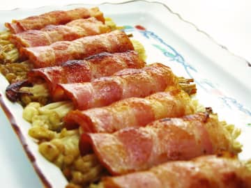 タサン志麻、極上『豚ヒレ肉のベーコン巻きロースト』のレシピを公開 しっとりジューシーな食感と濃厚チーズのハーモニーが話題に「低脂肪のヒレ肉にクリームチーズやベーコンを合わせるアイディアに感動!」「色んな味や食感が楽しめる料理ですね。本当におしゃれな料理」