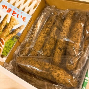 小柳ルミ子、“妹”からの贈り物を明かす「年末年始の私の楽しみ」仲睦まじい“キスショット”も公開