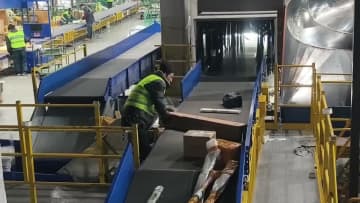 烏尉高速道路開通で中国の新疆南北が連動　物流・商業・文化観光活性化