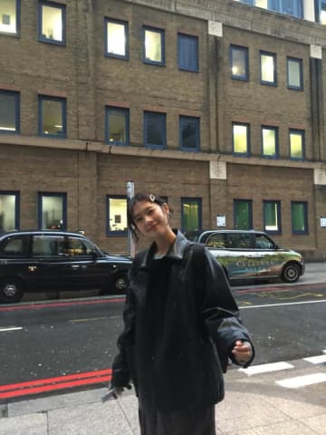 女優チョン・ソミン、旅行中でもロマンチックコメディーの主人公のようなビジュアル