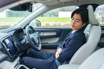 コンビニ駐車場で「1時間だけ仮眠」…起きたら「罰金1万円です」と言われ困惑！「看板に書いてある」とのことですが、本当に払う必要はありますか？“無断駐車の罰金”について解説