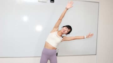 【立ち腹筋】お腹の横をシュッと引き締め！サクソンサイドベントのやり方（週2回）