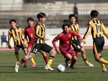 前回王者が初戦敗退。プロ内定３選手を擁する前橋育英、２年前にも敗れた相手に１－２敗戦。神戸弘陵の10番・池壱樹が２発【選手権】