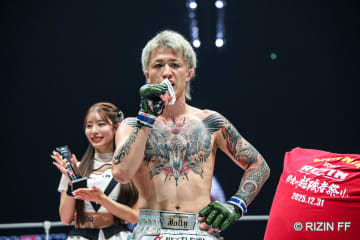 泥沼Ｗ不倫やRIZIN出場消滅から大復活！ブレイキングダウン出身のジョリーがRIZIN初参戦で芦澤竜誠から秒殺勝利！妻へ「心の底から愛してるよ」