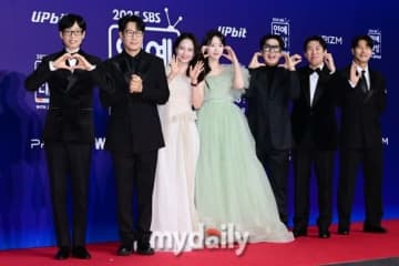 【PHOTO】ユ・ジェソク＆ユ・ヨンソクからユン・シユンまで「2025 SBS芸能大賞」レッドカーペットに登場
