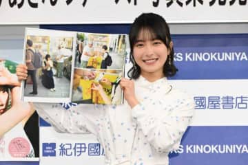 藤﨑ゆみあ、初の写真集『FUJISAKI YUMIA』発売。ギリシャ絶景で撮影