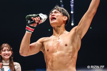 「35歳になっちゃったよ！チキショー！」家族旅行を捨てて緊急出場したRIZINで初勝利！息子の前で父の強さを見せたPANCRASE王者が「日本人のスター俺がなるしかねーだろ！」と絶叫