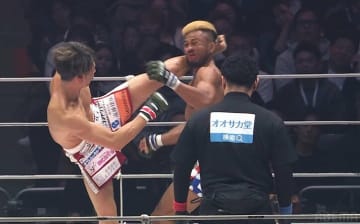 RIZINで戦慄の左ハイKO 「全く見えない角度から来た」実況驚き