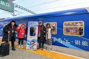 氷雪周遊観光列車が運行開始　中国黒竜江省
