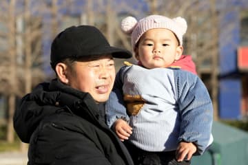 中国、止まらぬ出生数減少　「一人っ子政策」廃止10年