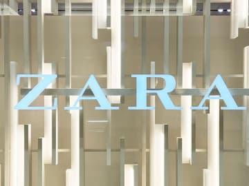おしゃれ賢者は「冬セール」を使う！【ZARA】大人に似合う「グレートップス」が値下げに！