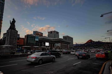 「妻より先に私を助けて」車に貼られたステッカーが物議＝韓国ネットは賛否両論