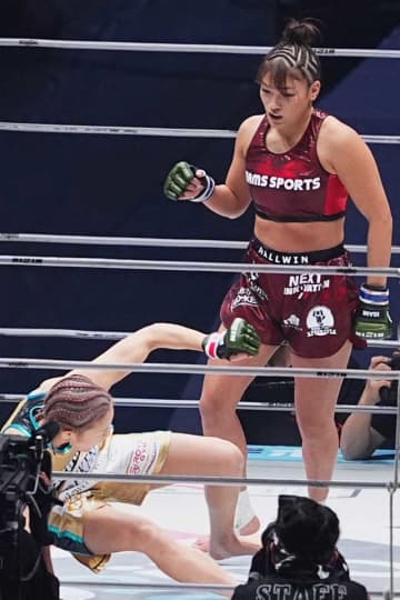 【RIZIN】RENA、絶対女王の前に敗れ涙　タッチを拒否→ダウン奪いKO寸前まで追い詰めるも…最後はタップアウト