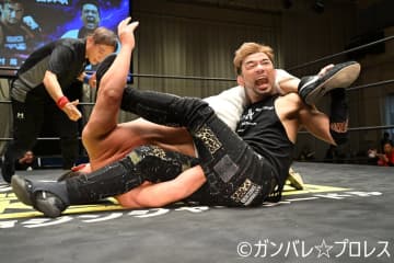 勝村周一朗が小路晃との一騎打ちを制す！「ガンバレ☆プロレスがPRIDEに勝ちました」